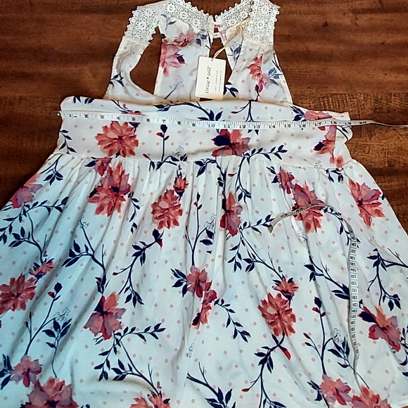 Living Doll Floral Flowy Tank-NWT - Picture 9 of 10